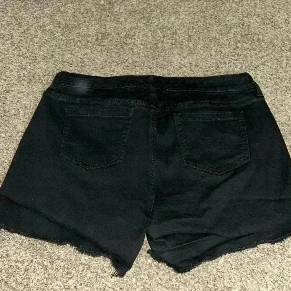 Torrid Mid-Rise Vintage Stretch Black Jean Shorts - Picture 3 of 3